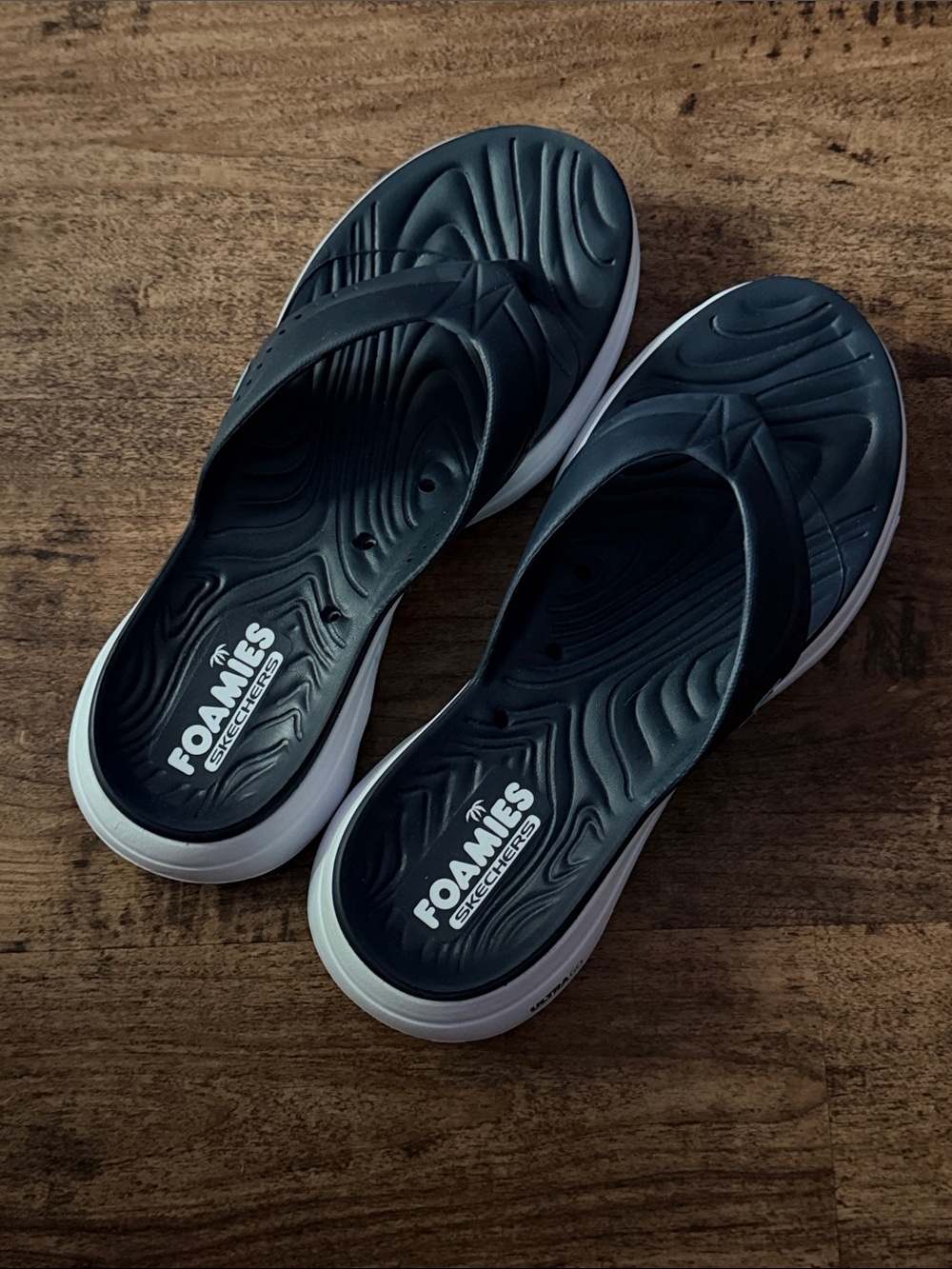 Skechers Navy Blue and White Foamies Casual Flip Flops size 7 - Picture 4 of 5